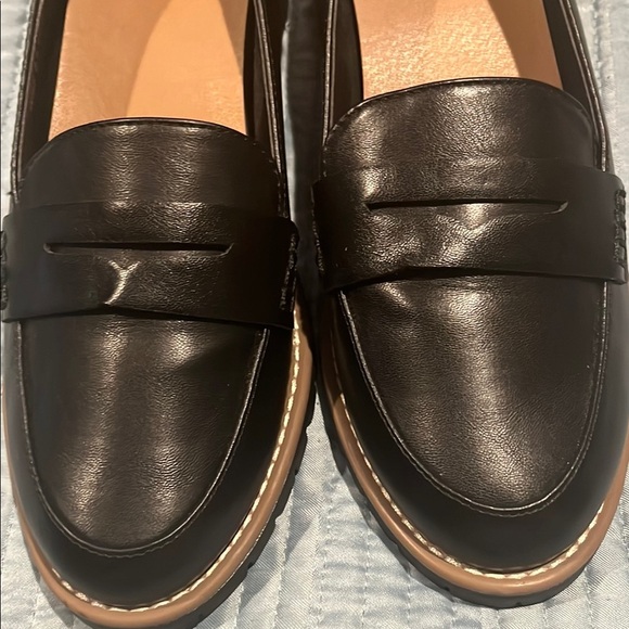 Dolce Vita Black Leather Loafers with Classic Design - Picture 3 of 5